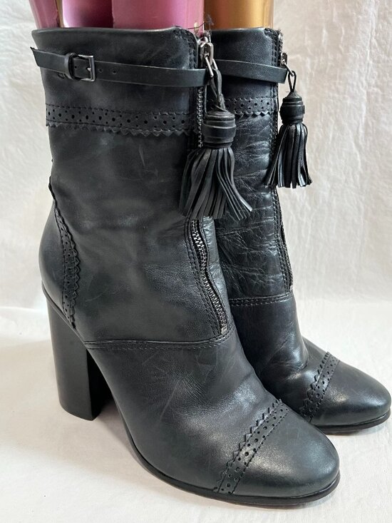 Tory Burch Shoes - Tory Burch boots Huxley black leather womens 8.5 tassel zip up block high heel